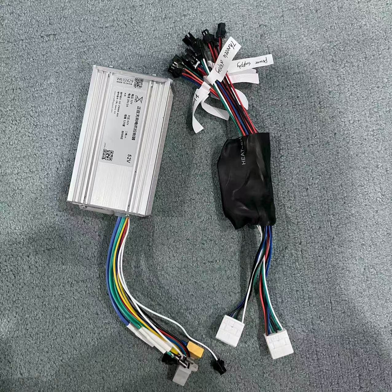 Yunli 60V 45A 50A Elektrorolle – 60V 5600W Dual Motor Electric Scooter Bewertung und Preis